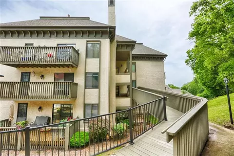 303 E Partridge Ave #G, Independence, MO 64055