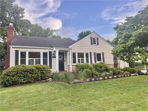 4415 W 53rd Ter, Roeland Park, KS 66205