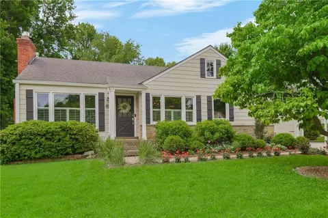 4415 W 53rd Ter, Roeland Park, KS 66205
