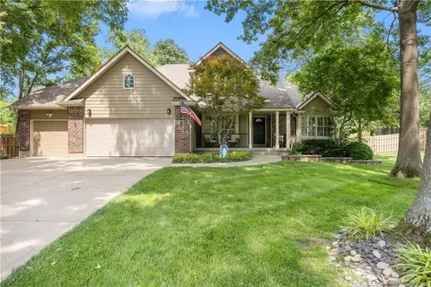1006 SW 44th Street Dr, Blue Springs, MO 64015