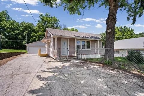 1605 S 6th St, Atchison, KS 66002
