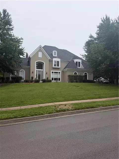 4407 N Mulberry Dr, Kansas City, MO 64116