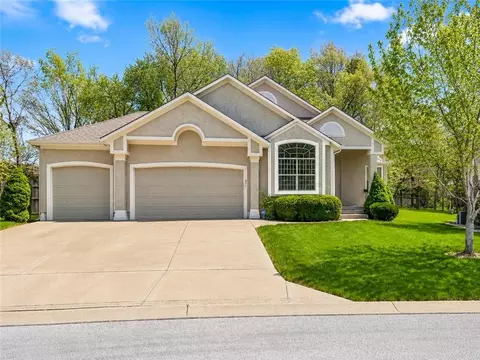 971 E 121st Ter, Olathe, KS 66061