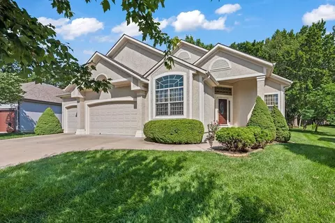 971 E 121st Ter, Olathe, KS 66061