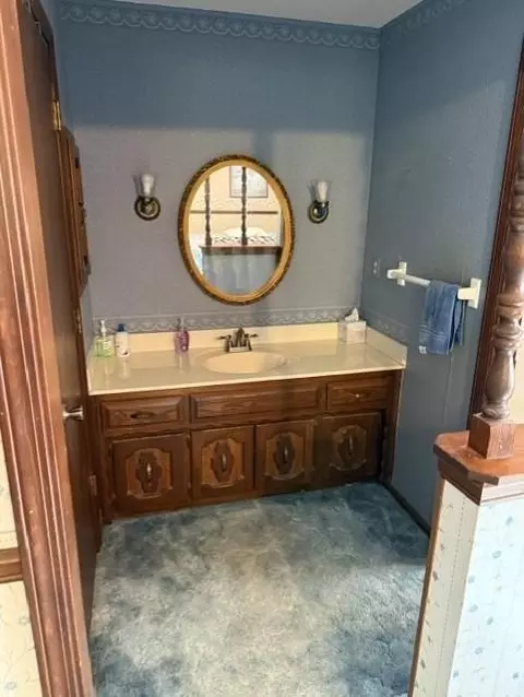 Bath - 811 Barron Rd, Raymore, MO 64083 photo 1 of 3