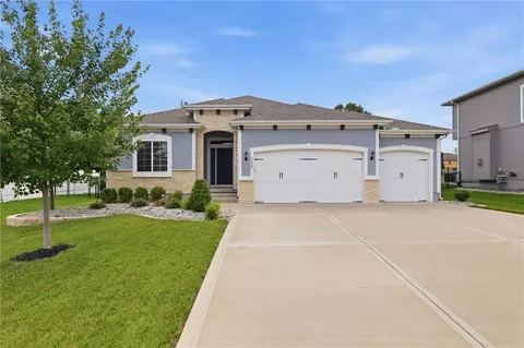 4520 SW Nautilus Pl, Lees Summit, MO 64082