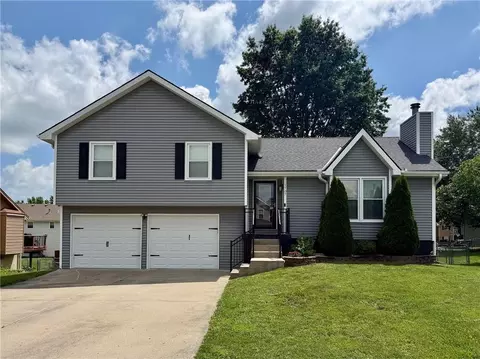1707 Sunset Dr, Kearney, MO 64060