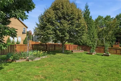 Exterior - 2401 SW Tracker Ln, Lees Summit, MO 64082 photo 7 of 10