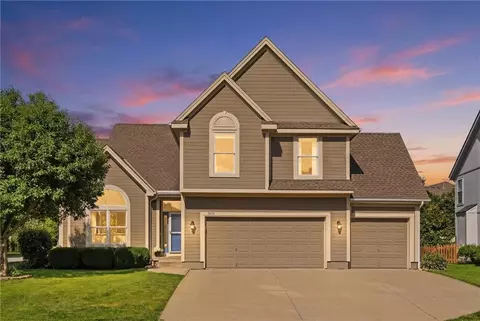 Exterior - 2401 SW Tracker Ln, Lees Summit, MO 64082 photo 2 of 10