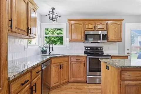 Kitchen - 2401 SW Tracker Ln, Lees Summit, MO 64082 photo 3 of 4