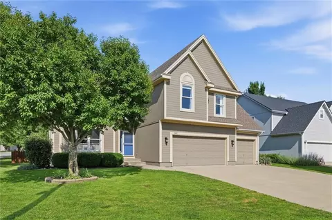 Exterior - 2401 SW Tracker Ln, Lees Summit, MO 64082 photo 3 of 10