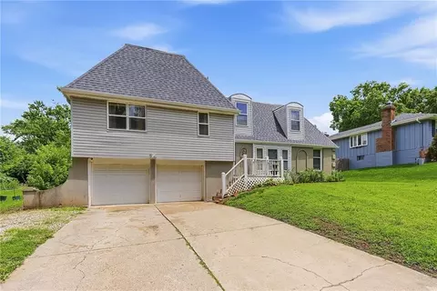13013 Corrington Ave, Grandview, MO 64030