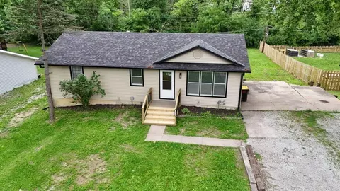 904 S 5th St, Savannah, MO 64485