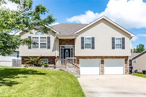 1917 Countryridge Dr, Warrensburg, MO 64093