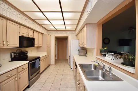 Kitchen - 17800 E Bolger Rd #101, Independence, MO 64055 photo 2 of 4