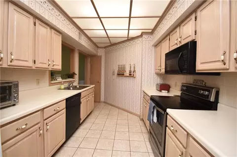 Kitchen - 17800 E Bolger Rd #101, Independence, MO 64055 photo 1 of 4
