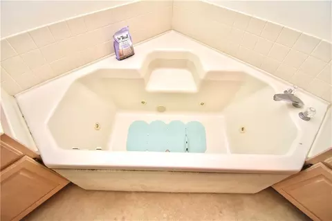 Bath - 17800 E Bolger Rd #101, Independence, MO 64055 photo 2 of 5
