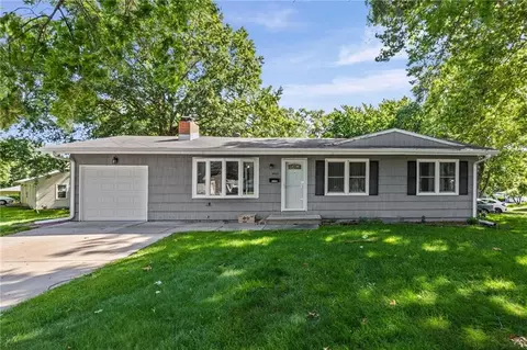 8422 W 68th Ter, Overland Park, KS 66212