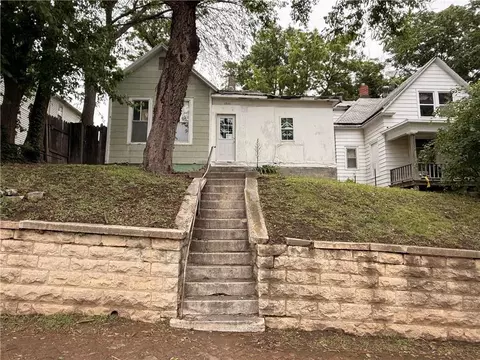 1921 Jones St, Saint Joseph, MO 64501