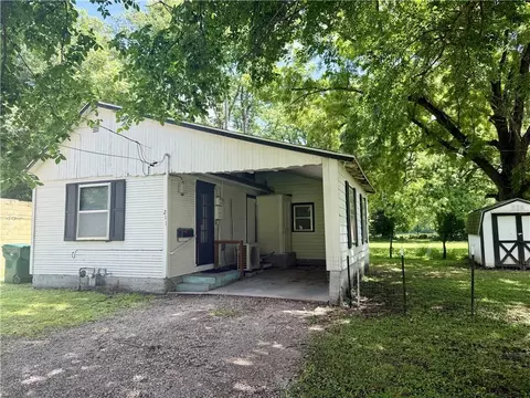 211 N 12 St, Parsons, KS 67357