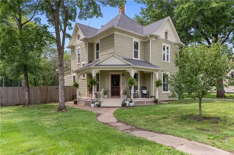 104 N High St, Butler, MO 64730