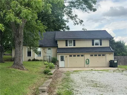 508 Maple Ln, Lansing, KS 66043
