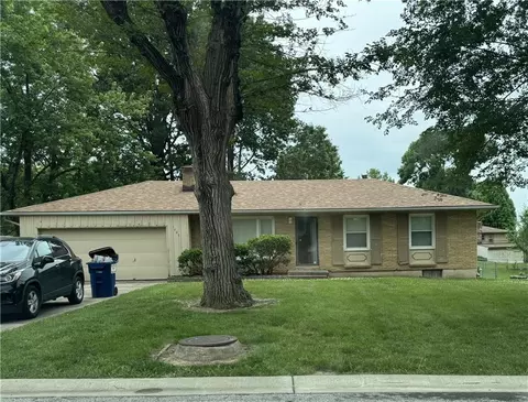 1707 NE 75th St, Gladstone, MO 64118