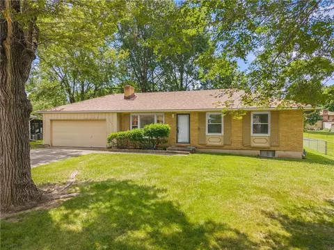 1707 NE 75th St, Gladstone, MO 64118