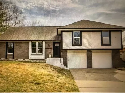 10101 NW Mirror Lake Ct, Kansas City, MO 64152