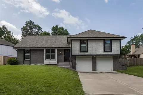 10101 NW Mirror Lake Ct, Kansas City, MO 64152