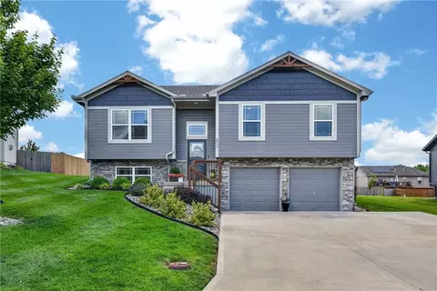 602 Wright St, Pleasant Hill, MO 64080