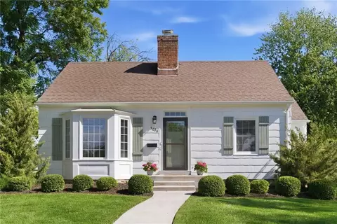 3020 W 47th Ter, Westwood, KS 66205