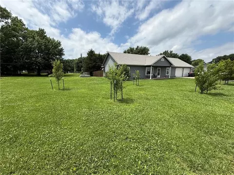423 N Olive St, Garnett, KS 66032