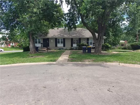 7916-7918 E 88th Ter, Kansas City, MO 64138