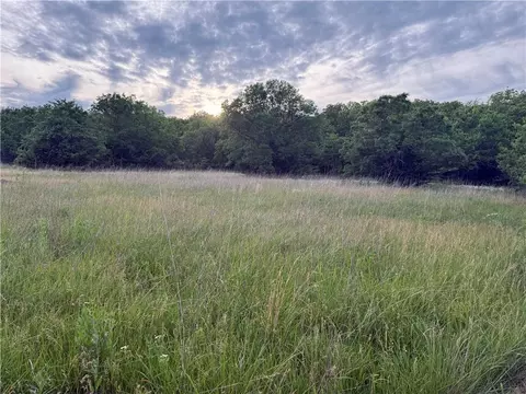 21738 Saddle Creek Dr, Harveyville, KS 66431