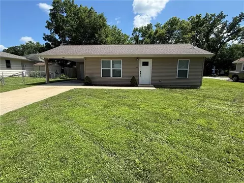 320 E Allison St, Nevada, MO 64772