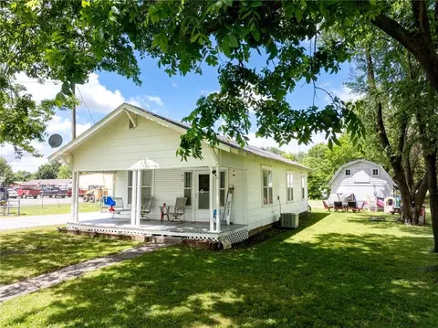 615 N Kansas Ave, Columbus, KS 66725