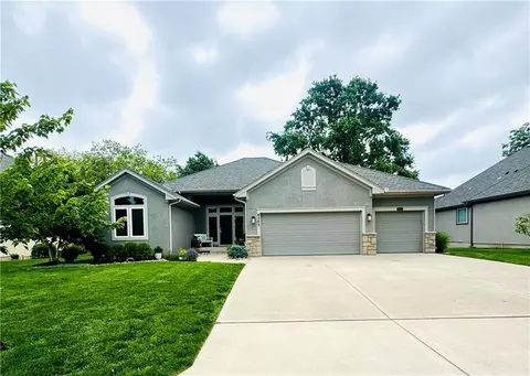 8303 Harbinger St, Lenexa, KS 66219