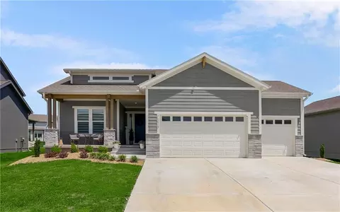1510 Arbor Park Dr, Lees Summit, MO 64082