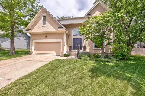 15409 Reeds St, Overland Park, KS 66223