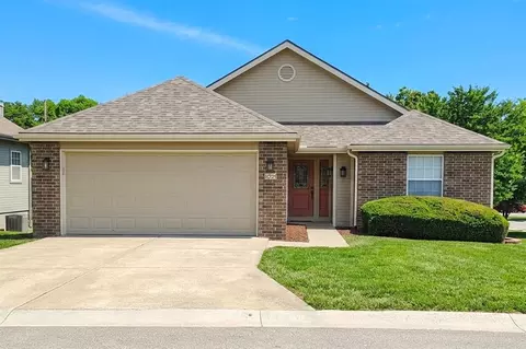 1021 SW 8th St, Lees Summit, MO 64081