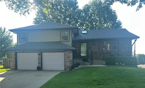 1211 N Davis Rd, Independence, MO 64056