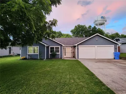 1181 S Delaware St, Tonganoxie, KS 66086