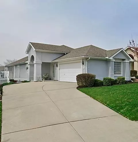 7904 N Cherry St, Kansas City, MO 64118