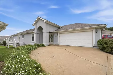 7904 N Cherry St, Kansas City, MO 64118