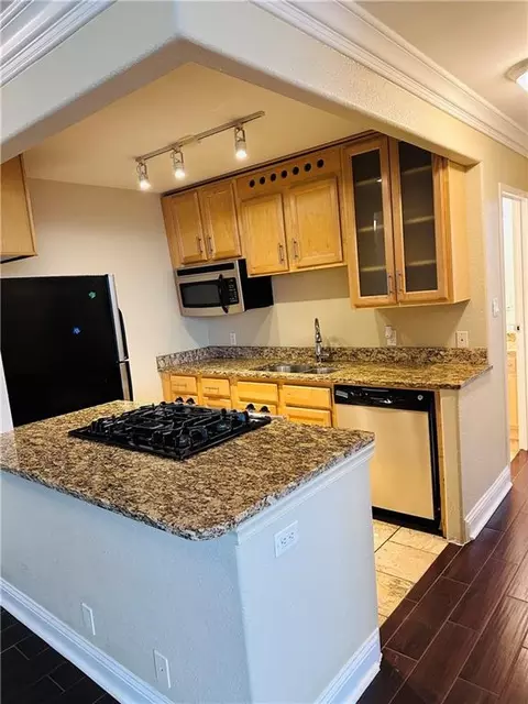 700 E 8th St #4J, Kansas City, MO 64106