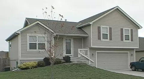 920 Pumpkin Ridge St, Gardner, KS 66030