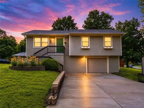 211 SE 51 Rd, Warrensburg, MO 64093