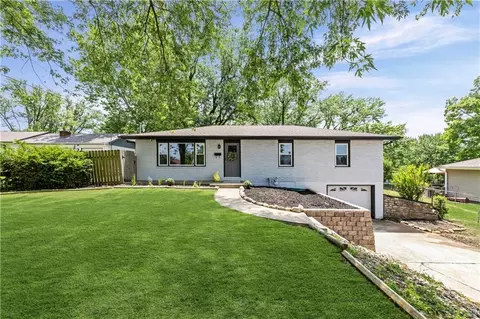 13101 NW Porter Rd, Parkville, MO 64152