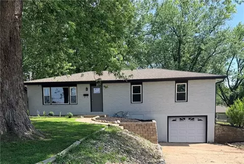 13101 NW Porter Rd, Parkville, MO 64152